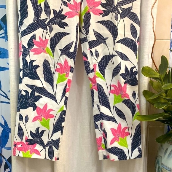 Women’s Lands End Multicolor Floral Flat Front Mid Rise Straight Leg Pants 10 - Picture 3 of 8